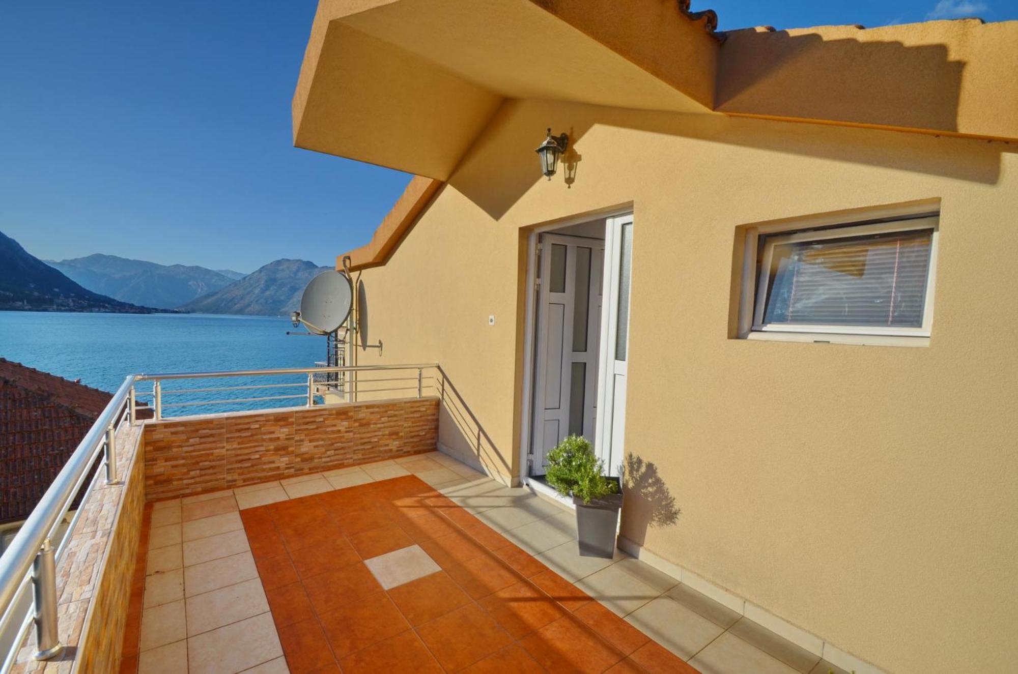 Apartment The Sea Coast Котор Экстерьер фото